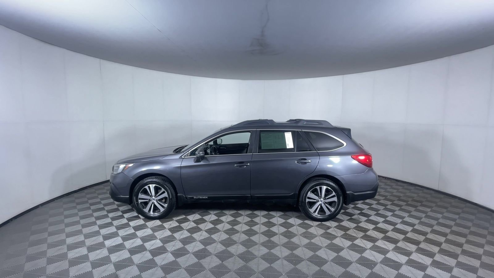 Used 2018 Magnetite Gray Metallic Subaru Limited image 5