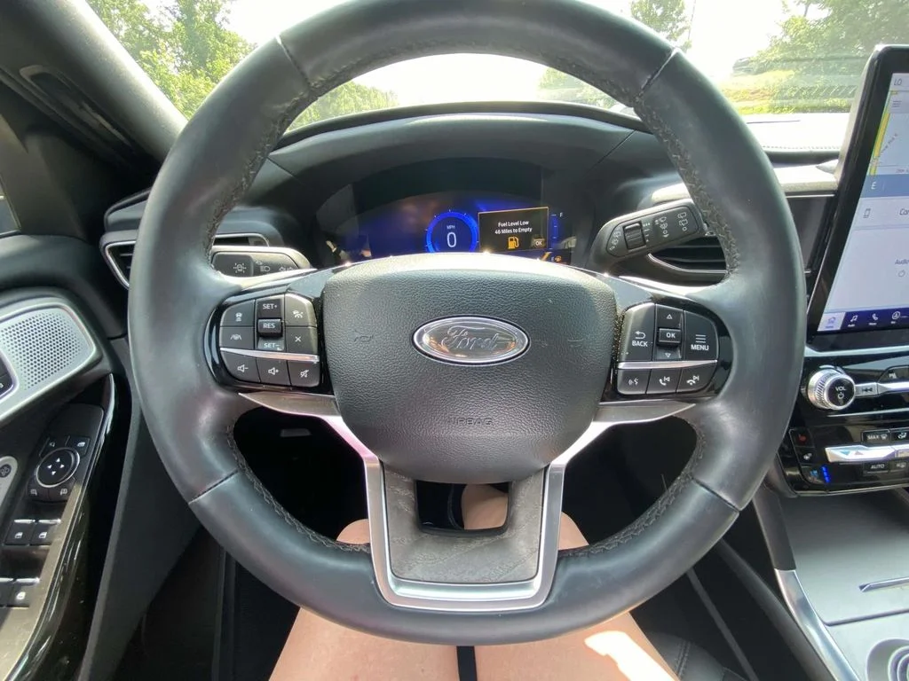 Used 2023 Agate Black Metallic Ford Platinum image 19