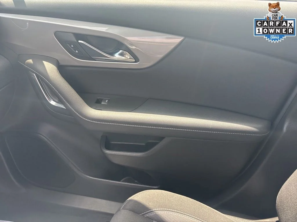 Used 2025 White Chevrolet LT image 22
