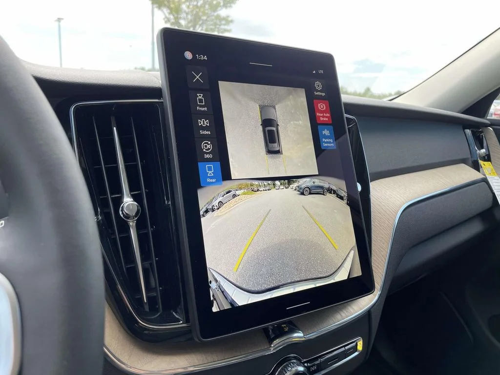 2026 Volvo XC60 Plus - Photo 16