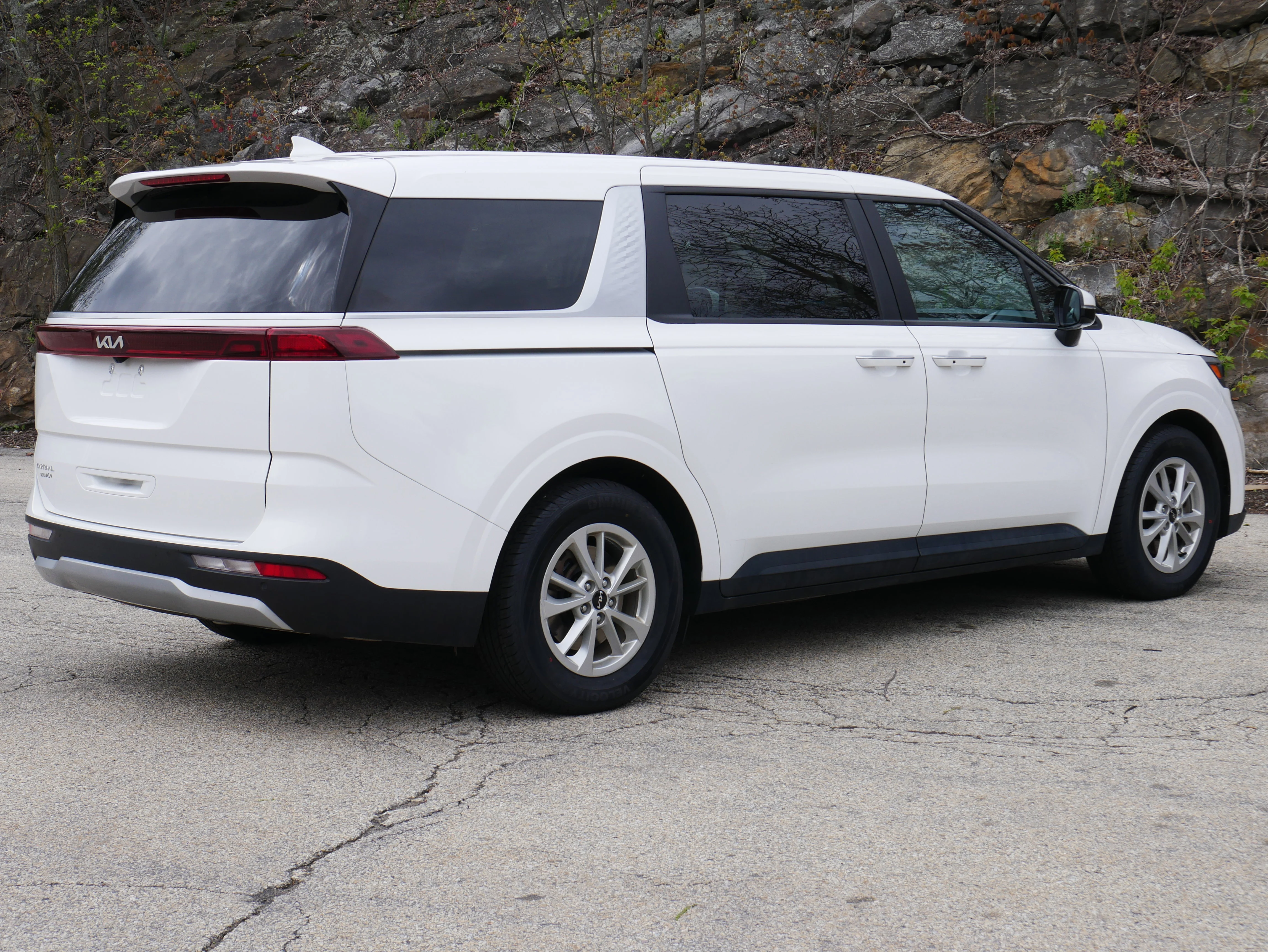 Used 2024 White Kia LX Seat Package image 9