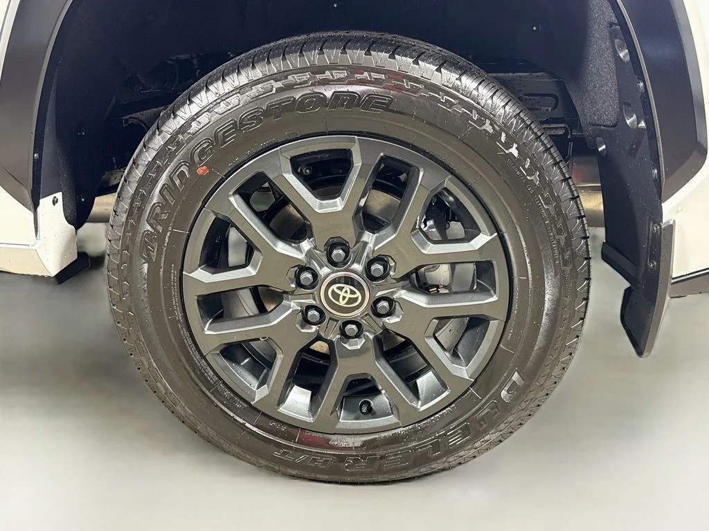 New 2026 Wind Chill Pearl Toyota Platinum image 32