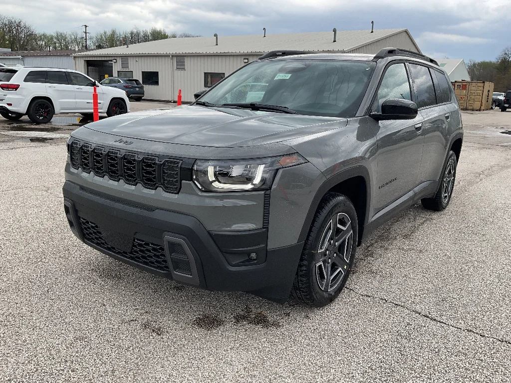 New 2026 Sting-Gray Clear-Coat Exterior Paint Jeep Limited 4x4 image 3