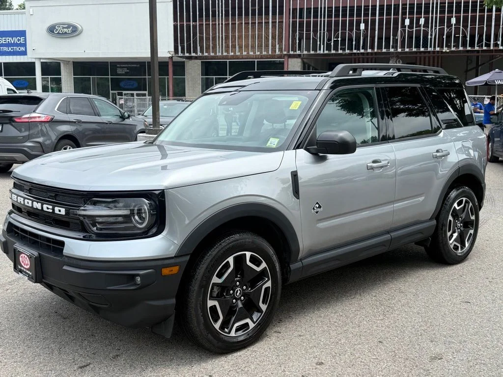 Used 2023 Silver Ford Outer Banks image 4