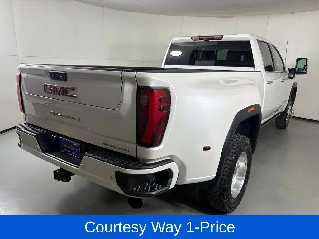 Used 2024 White GMC Denali image 11