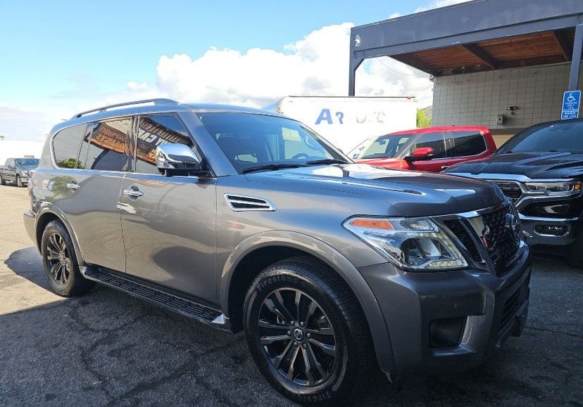 Used 2020 Gray Nissan Platinum image 3