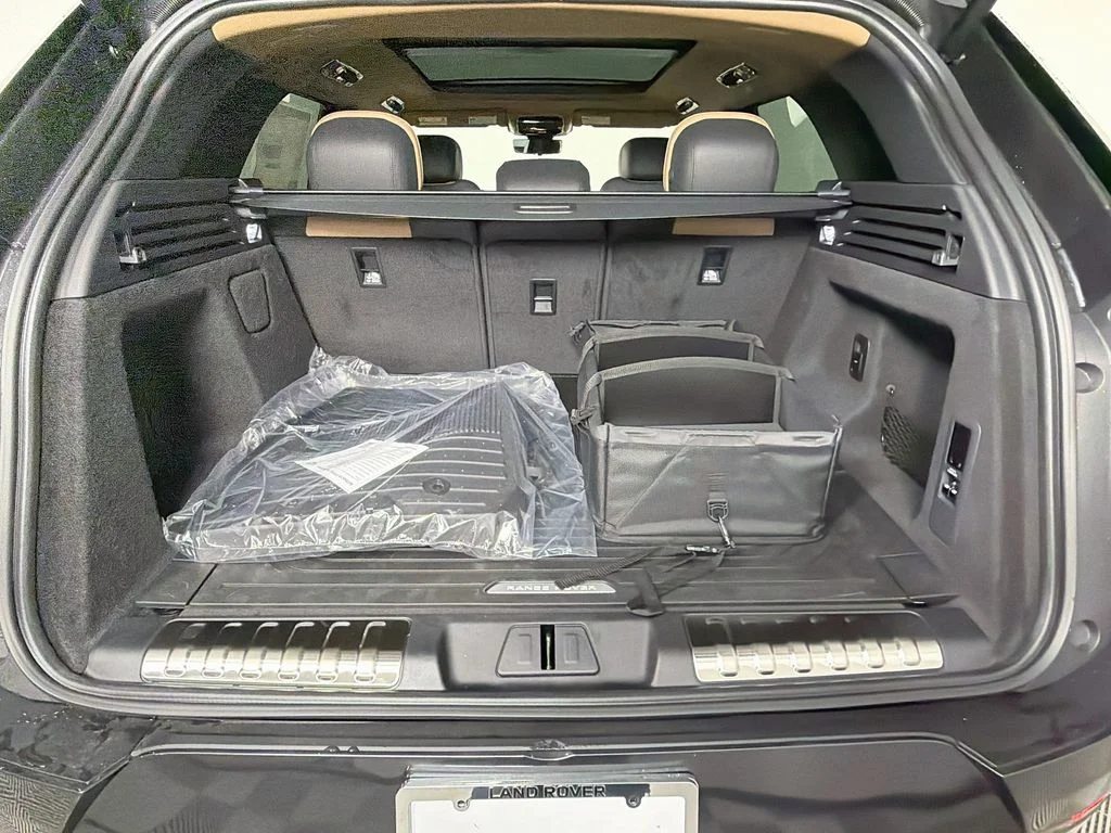 New 2026 Carpathian Gray Premium Metallic Land Rover Dynamic SE image 28