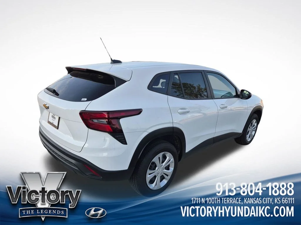 Used 2025 White Chevrolet LS image 5