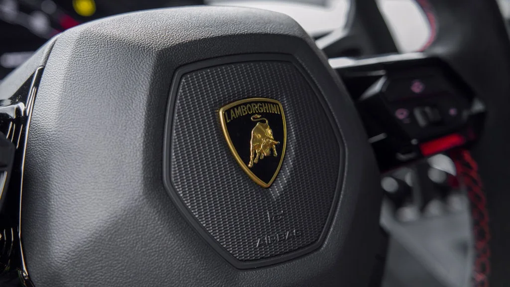 Used 2022 Verde Scandal Metallic Lamborghini Base image 21