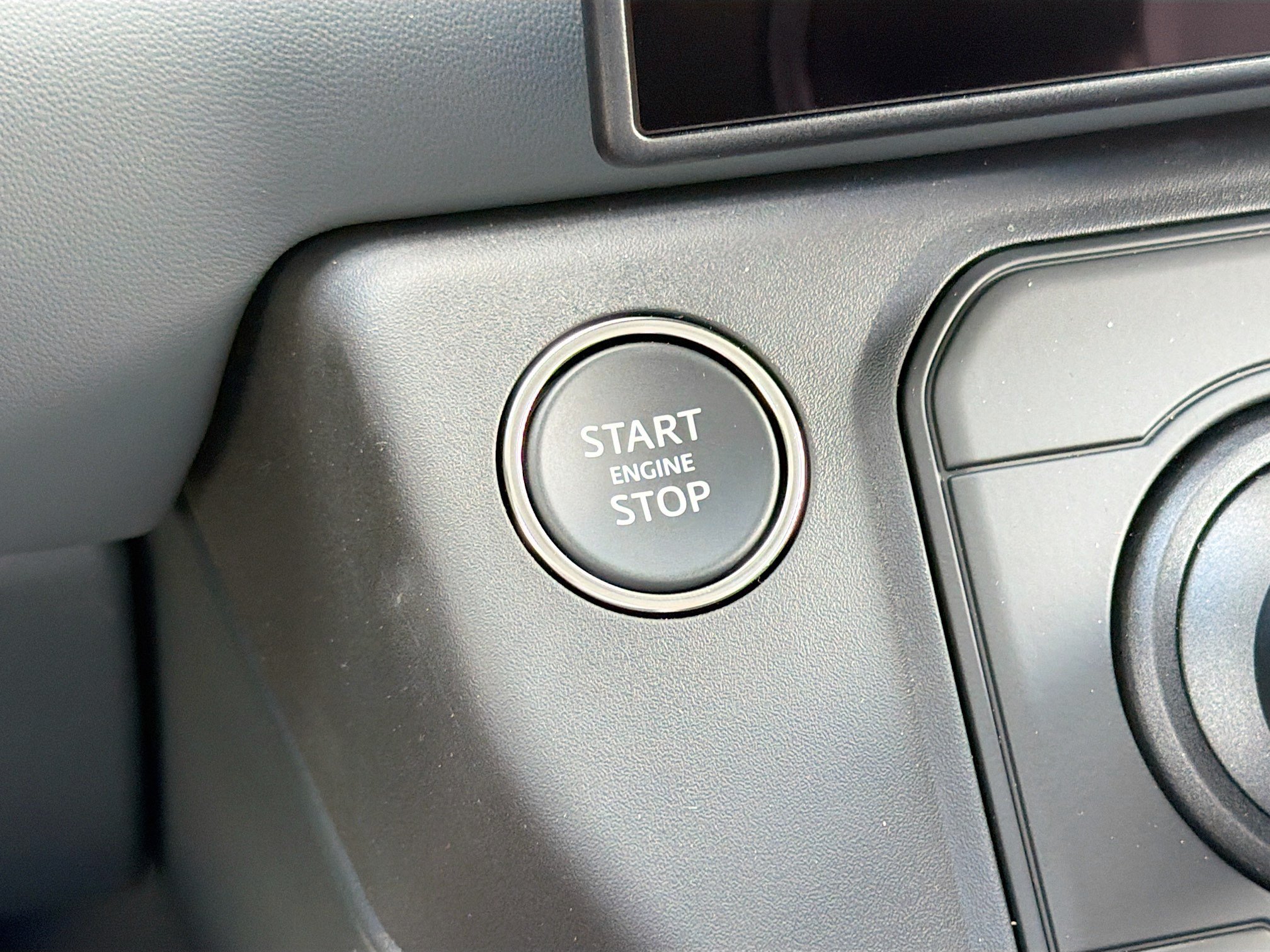 New 2026 Fuji White Land Rover X-Dynamic SE image 38