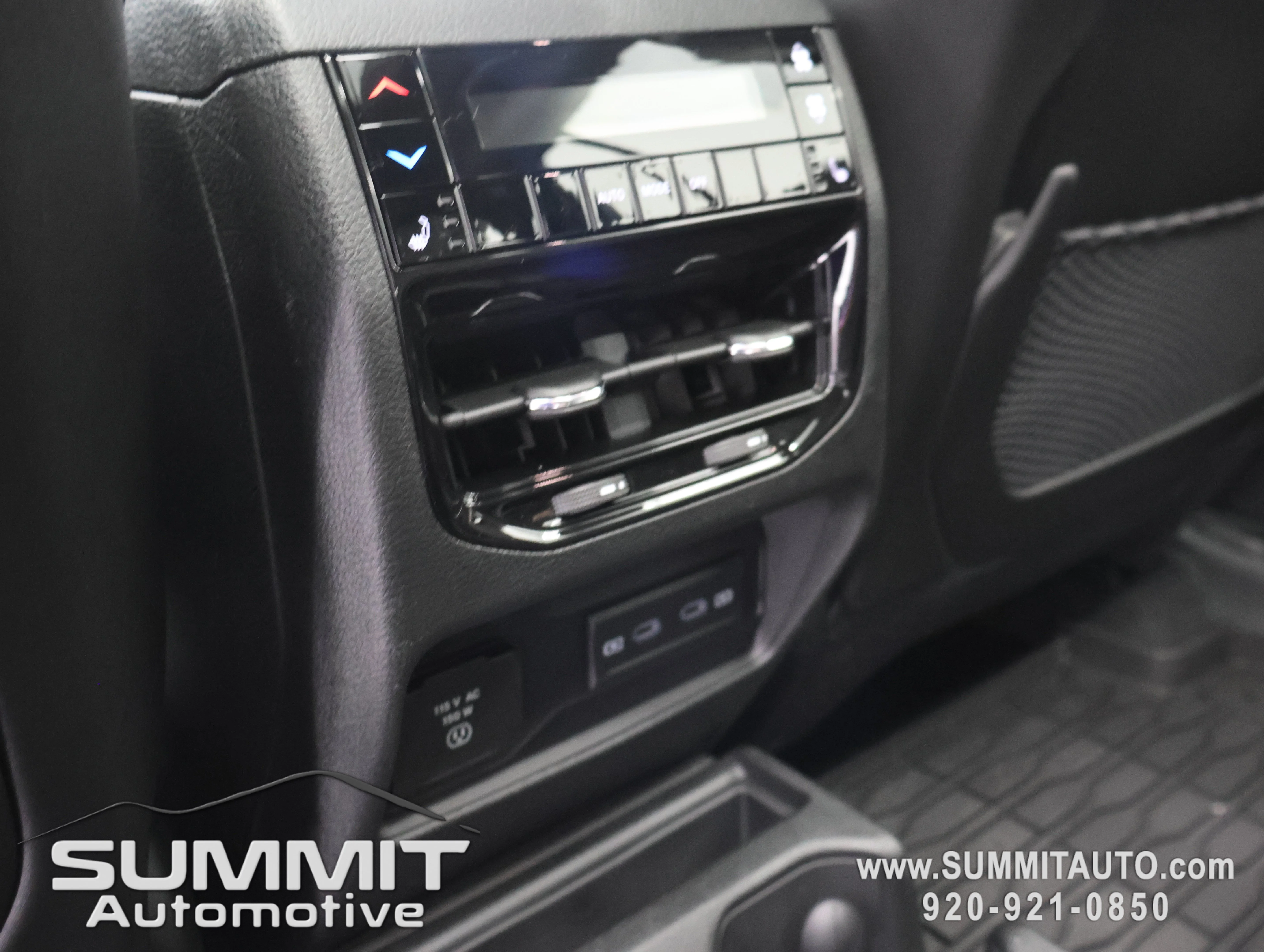 New 2026 Diamond Black Crystal Pearl-Coat Exterior Paint Jeep Limited Reserve image 42
