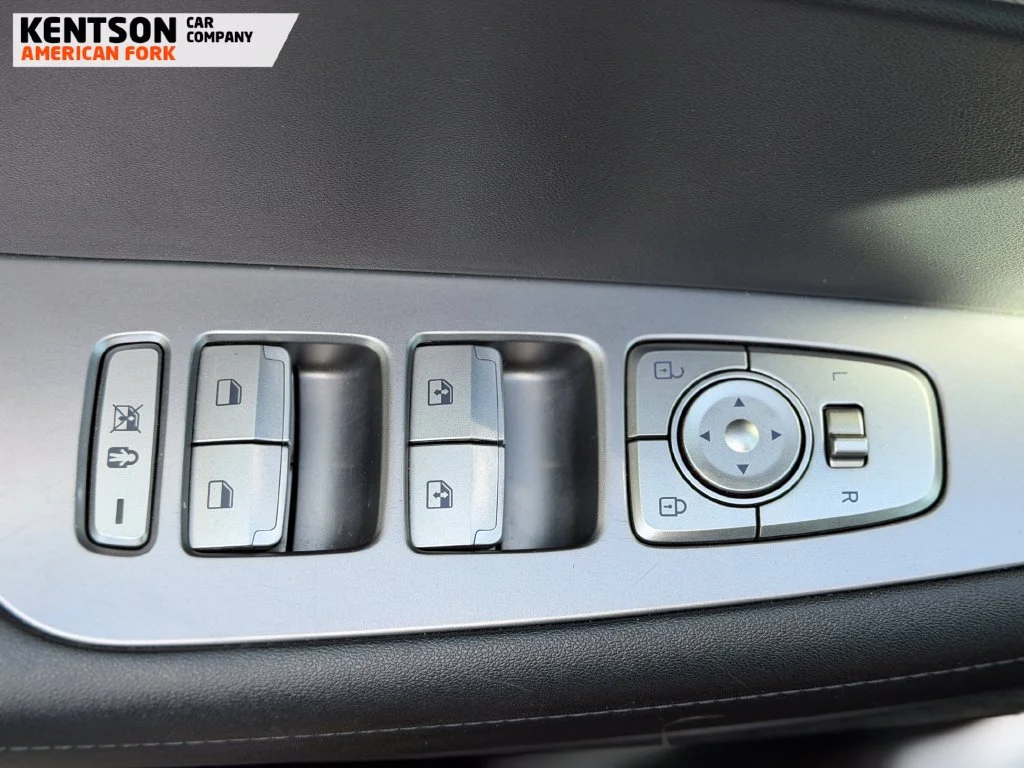 Used 2025 Silver Hyundai SEL image 18