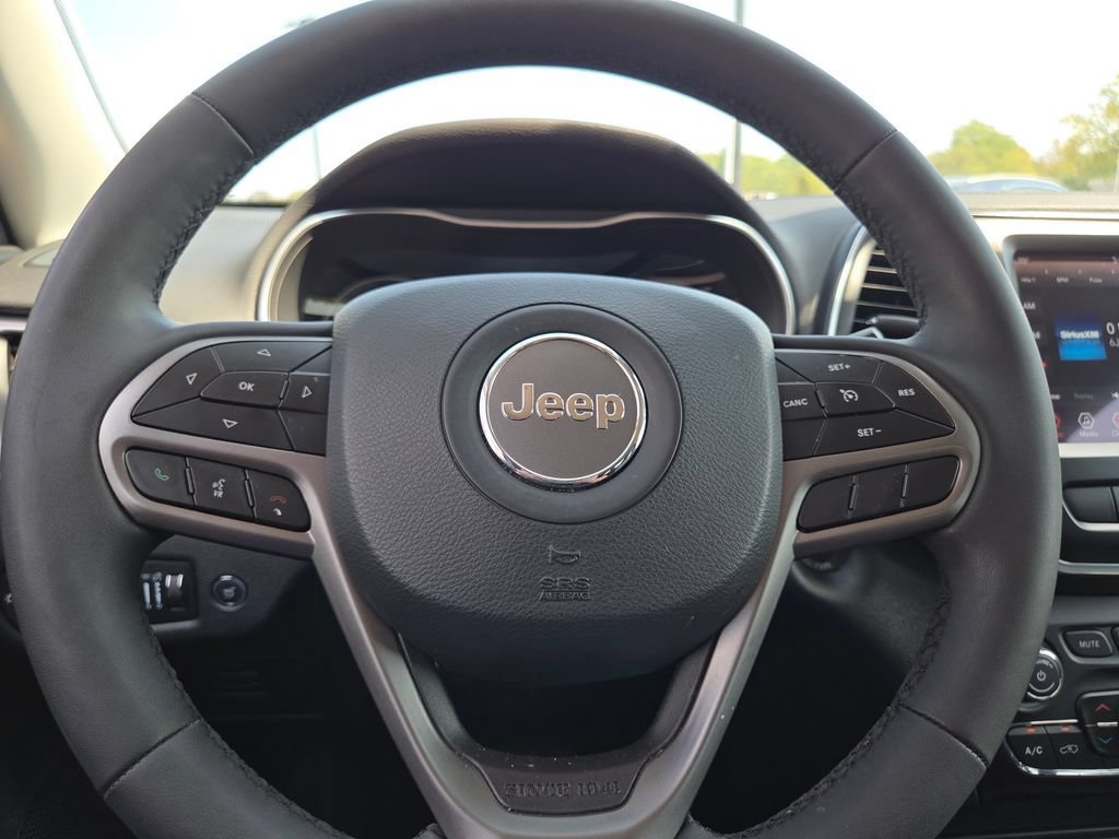 Used 2022 Granite Crystal Metallic Clearcoat Jeep Latitude Lux image 32