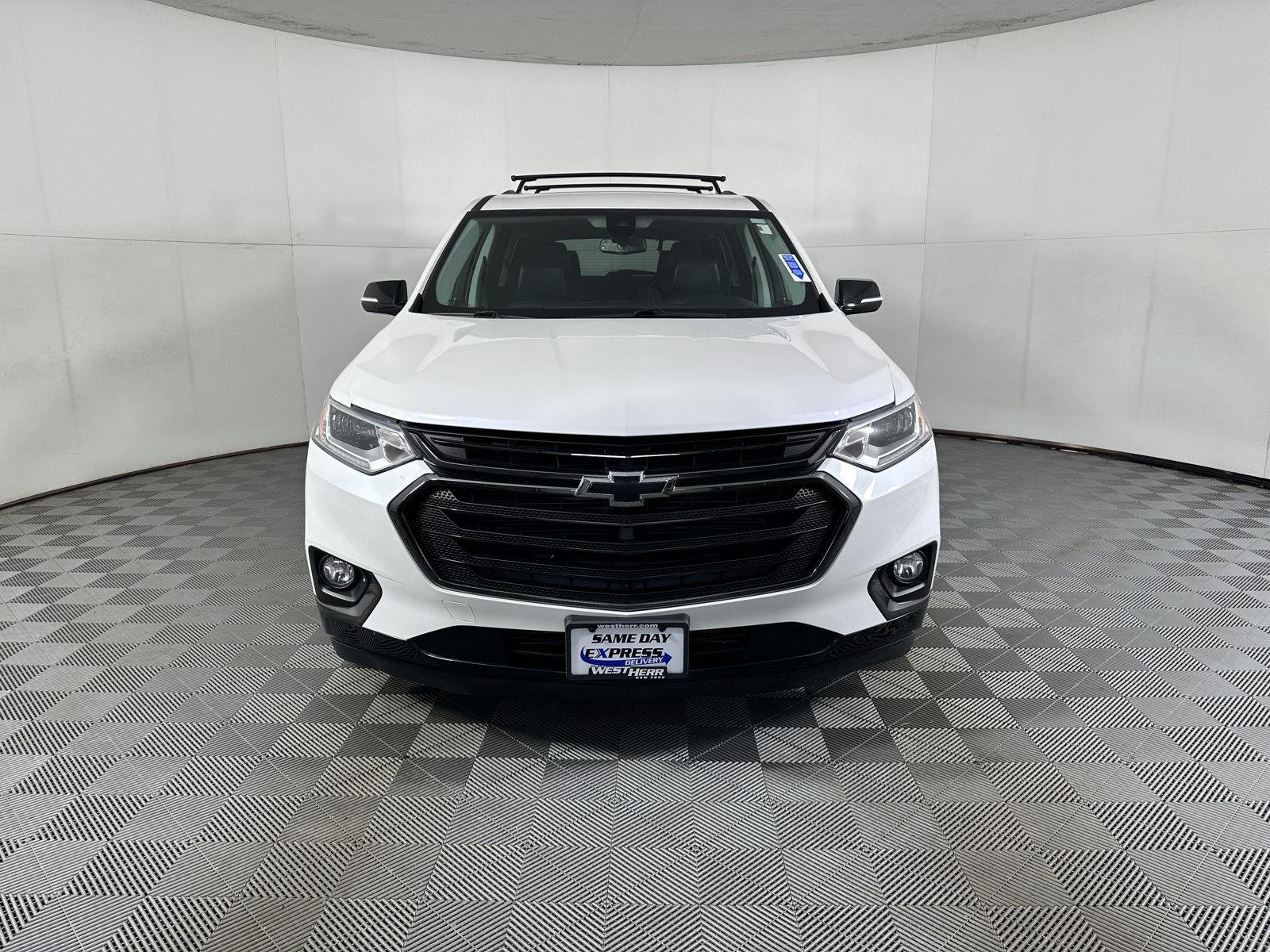 Used 2018 Iridescent Pearl Tricoat Chevrolet Premier image 23