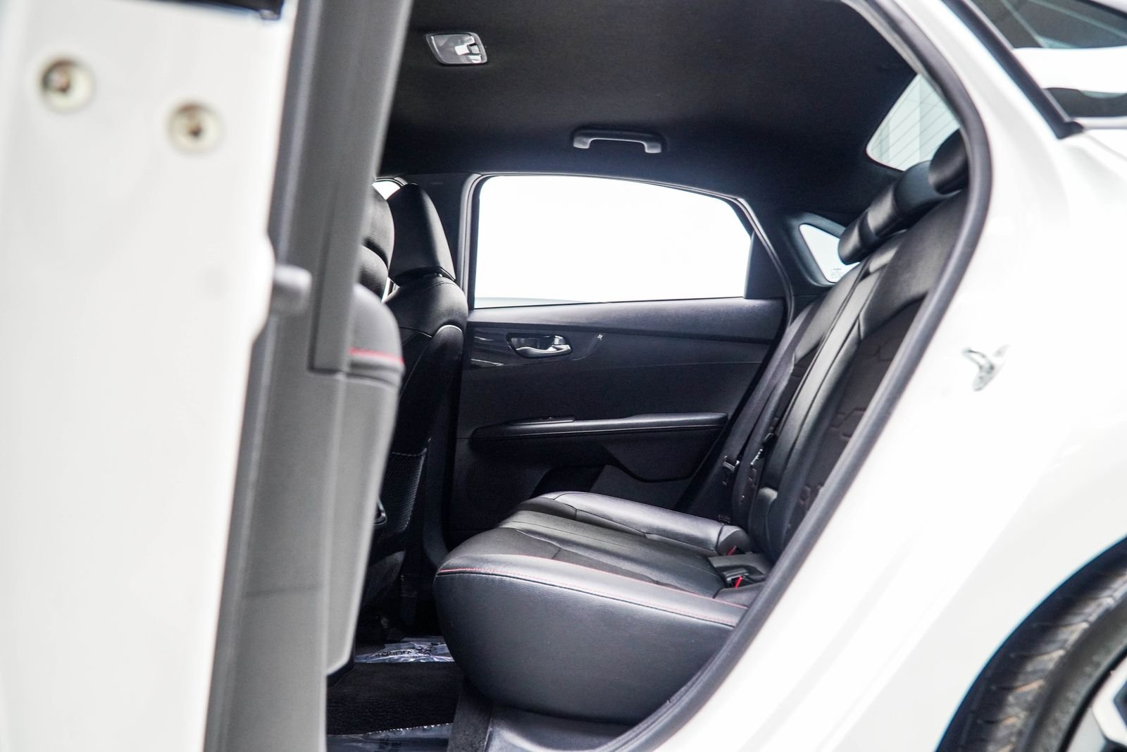 Used 2024 White Kia GT image 37