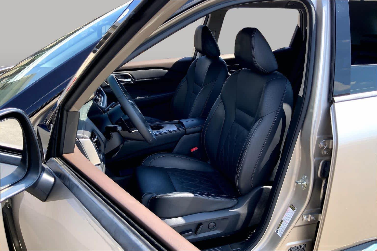 Used 2023 Champagne Silver Metallic Nissan Platinum image 8