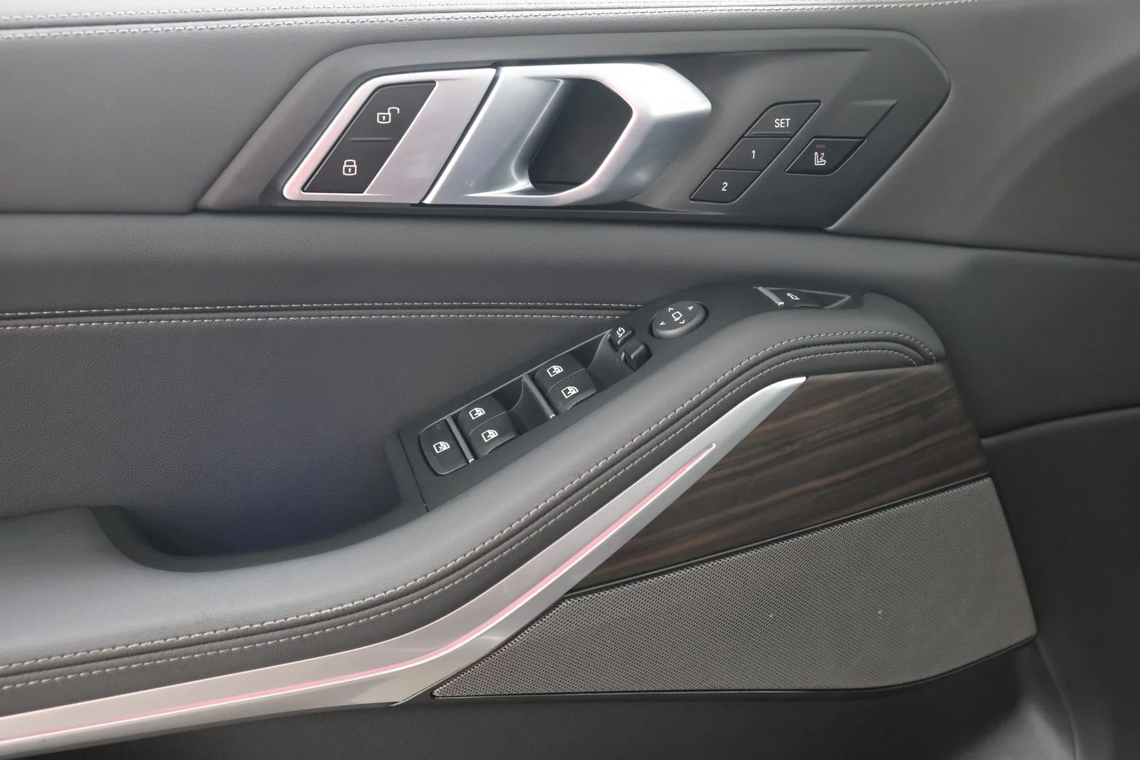 Certified Used 2026 Black BMW xDrive40i image 25
