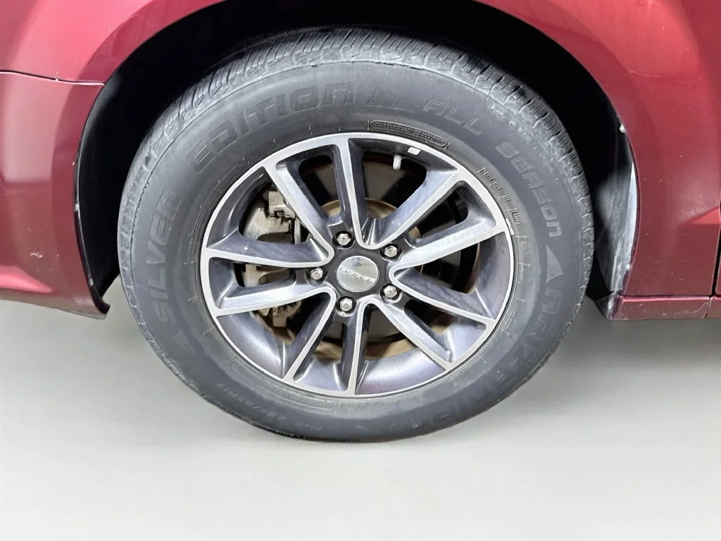 Used 2017 Red Dodge SXT image 39