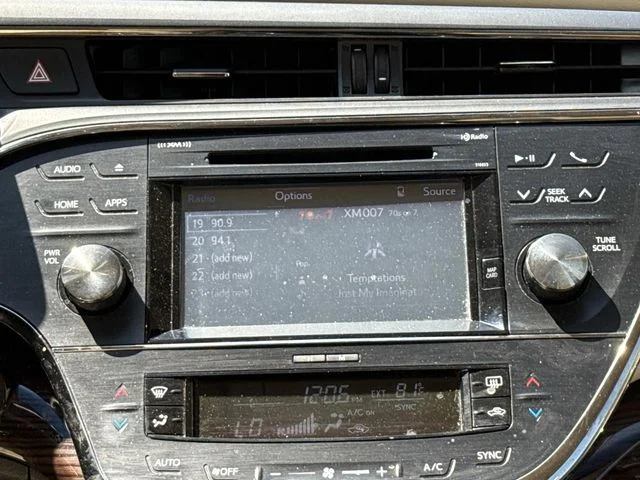Used 2015 Red Toyota XLE Touring image 19
