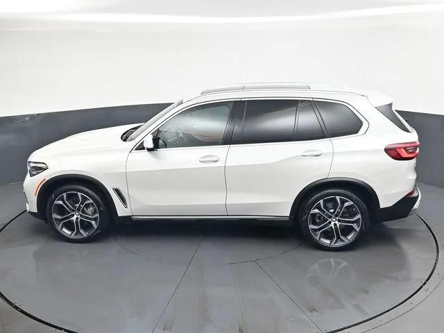 Used 2023 White BMW sDrive40i image 34