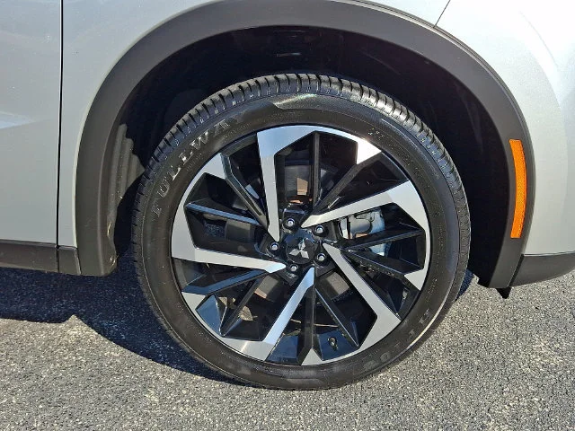 Certified Used 2023 Silver Mitsubishi SE Special Edition image 8