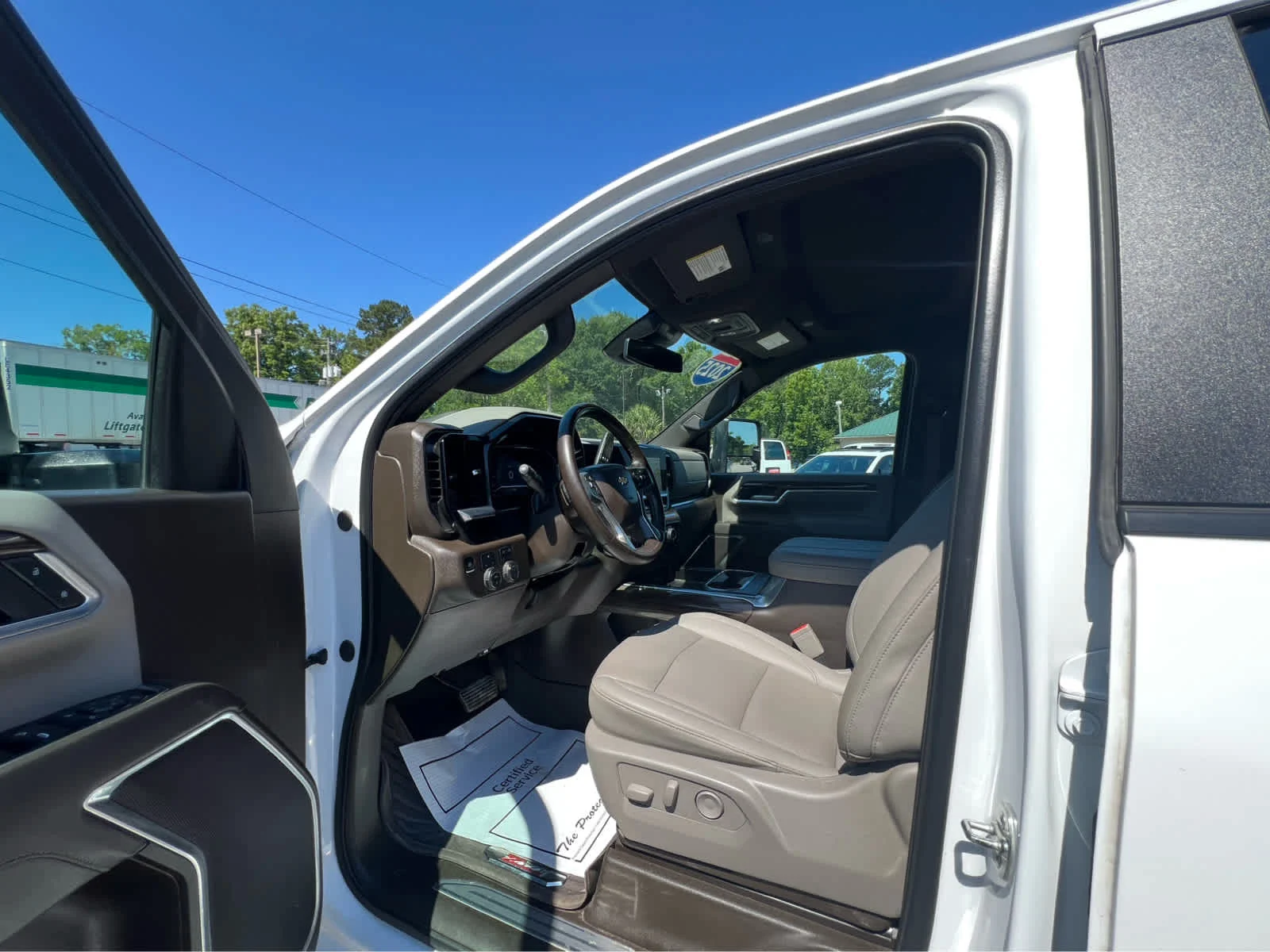 Used 2025 Summit White Chevrolet LT image 7