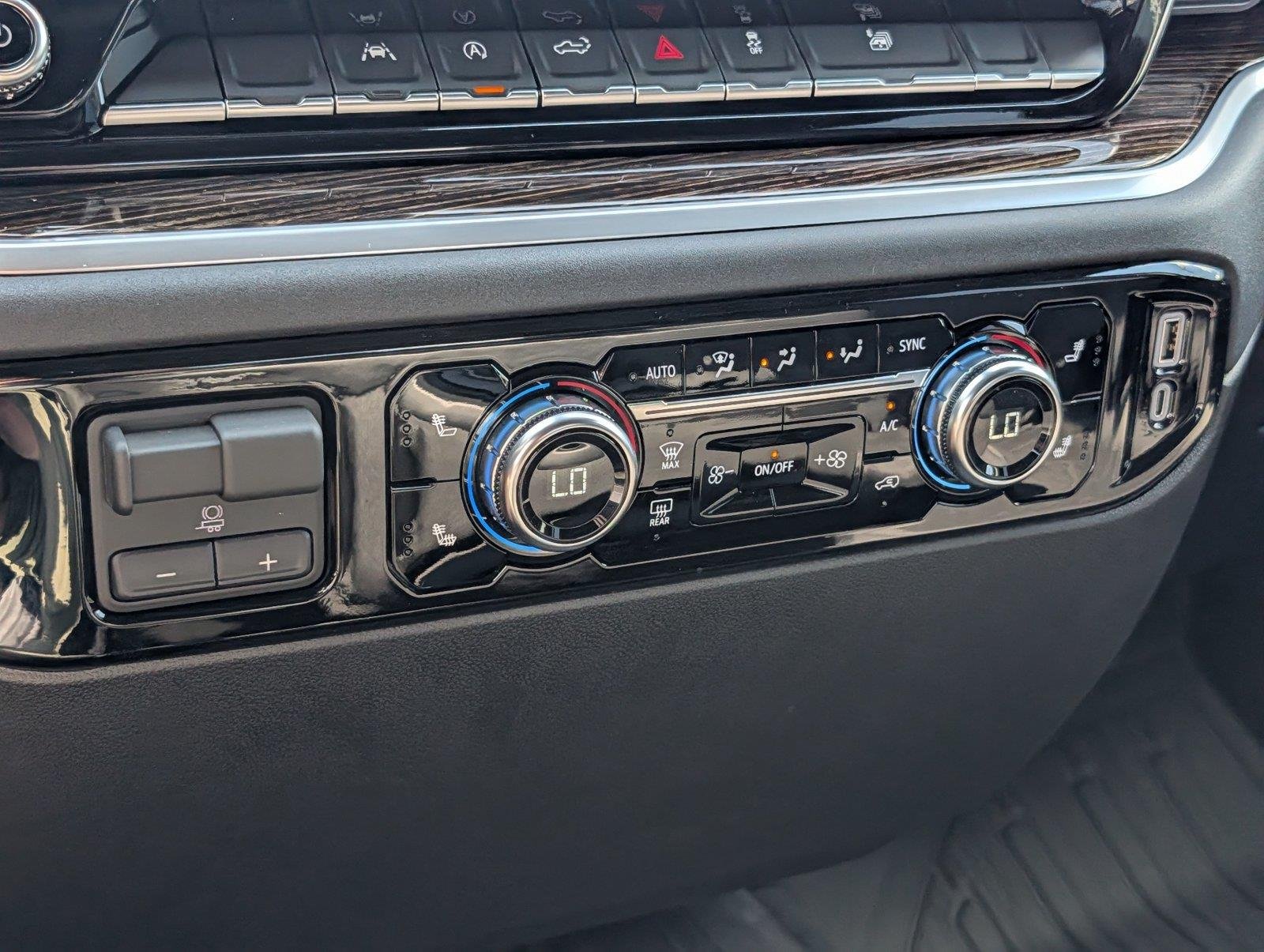 New 2026 Sterling Metallic GMC Elevation image 19
