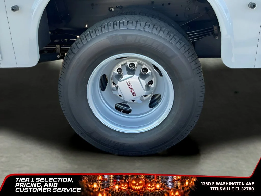 New 2026 Summit White GMC Pro image 42