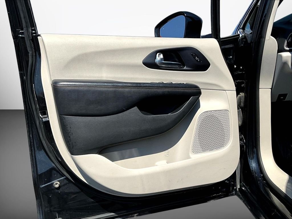 Used 2020 Black Chrysler Touring L image 24
