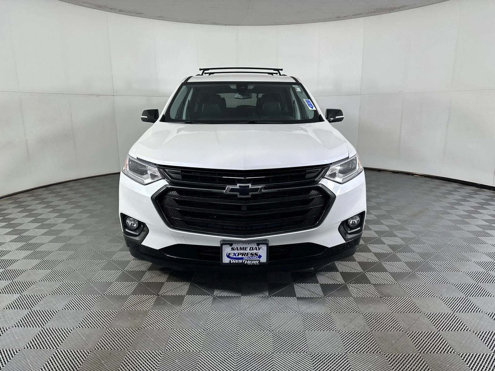 Used 2018 Iridescent Pearl Tricoat Chevrolet Premier image 23