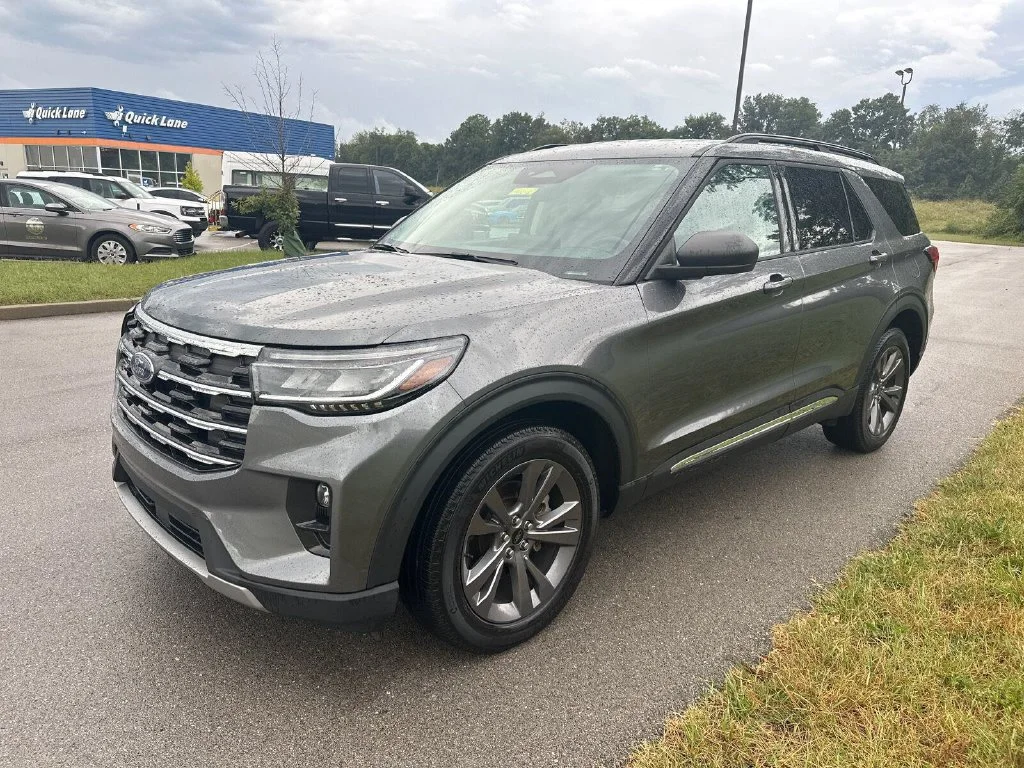 Used 2025 Gray Ford Active image 4