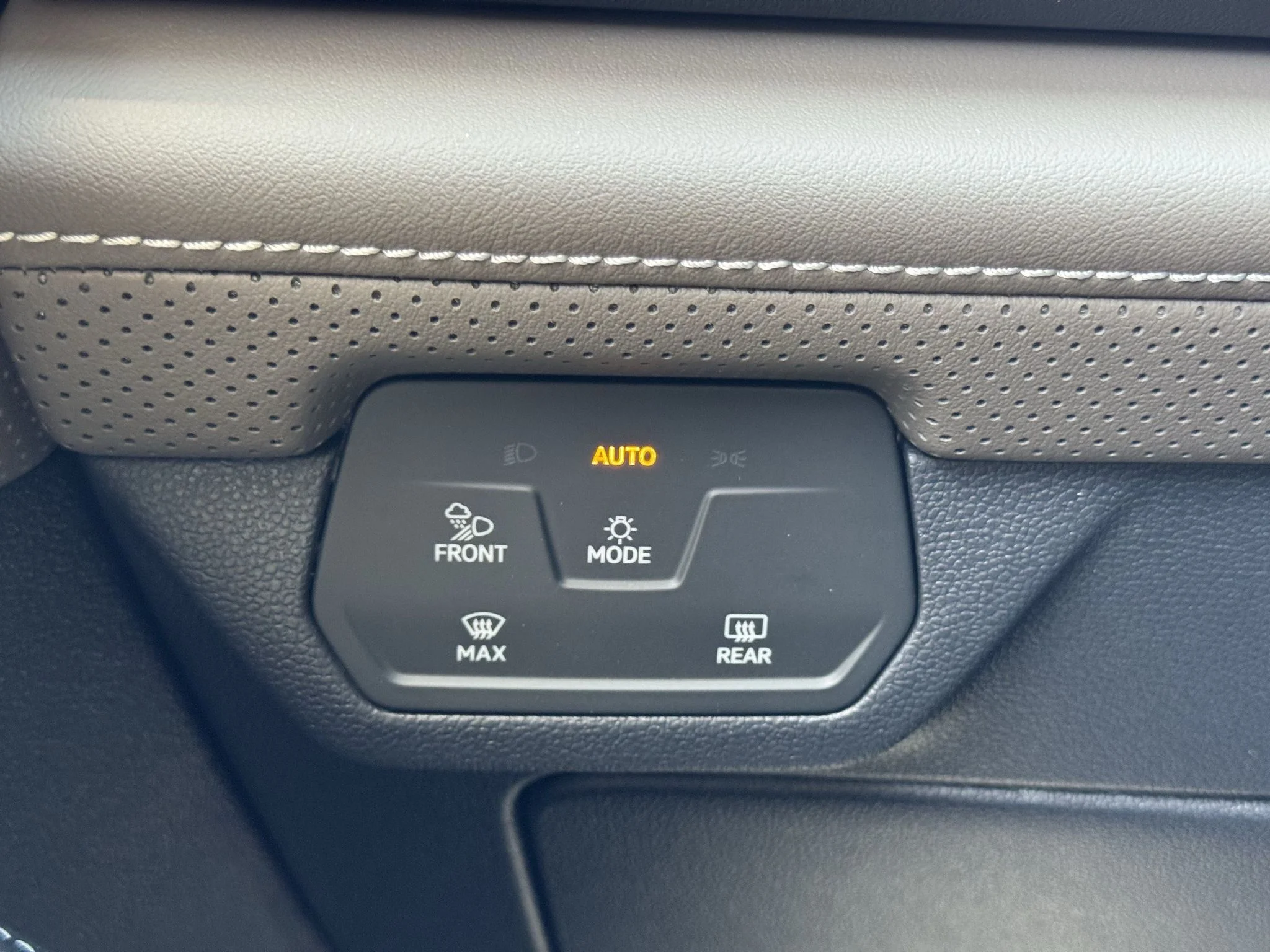New 2026 Deep Black Pearl Volkswagen 2.0T SEL image 26