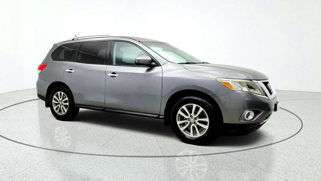 Used 2016 Gun Metallic Nissan 4WD 4dr SV image 3