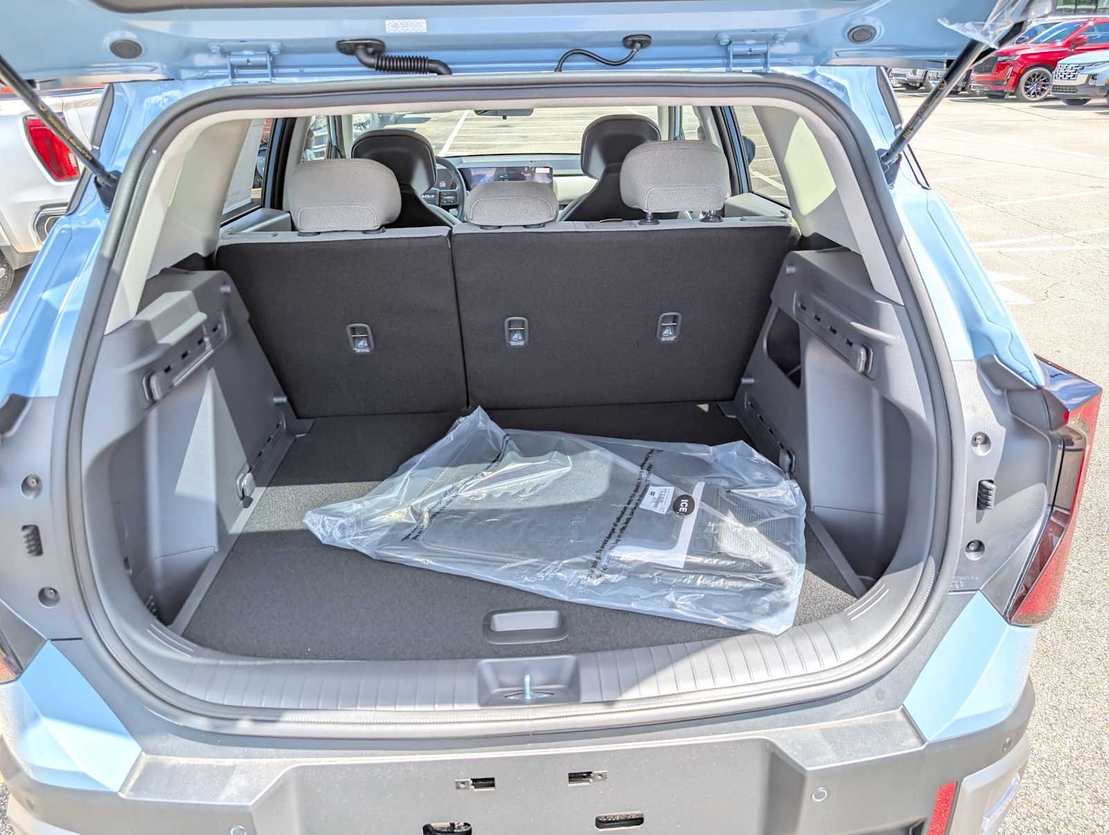 New 2027  Black Roof Kia S image 7