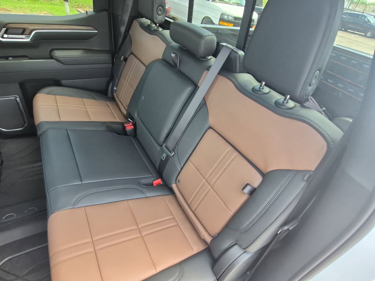New 2026 Polar White Tricoat Chevrolet High Country image 26