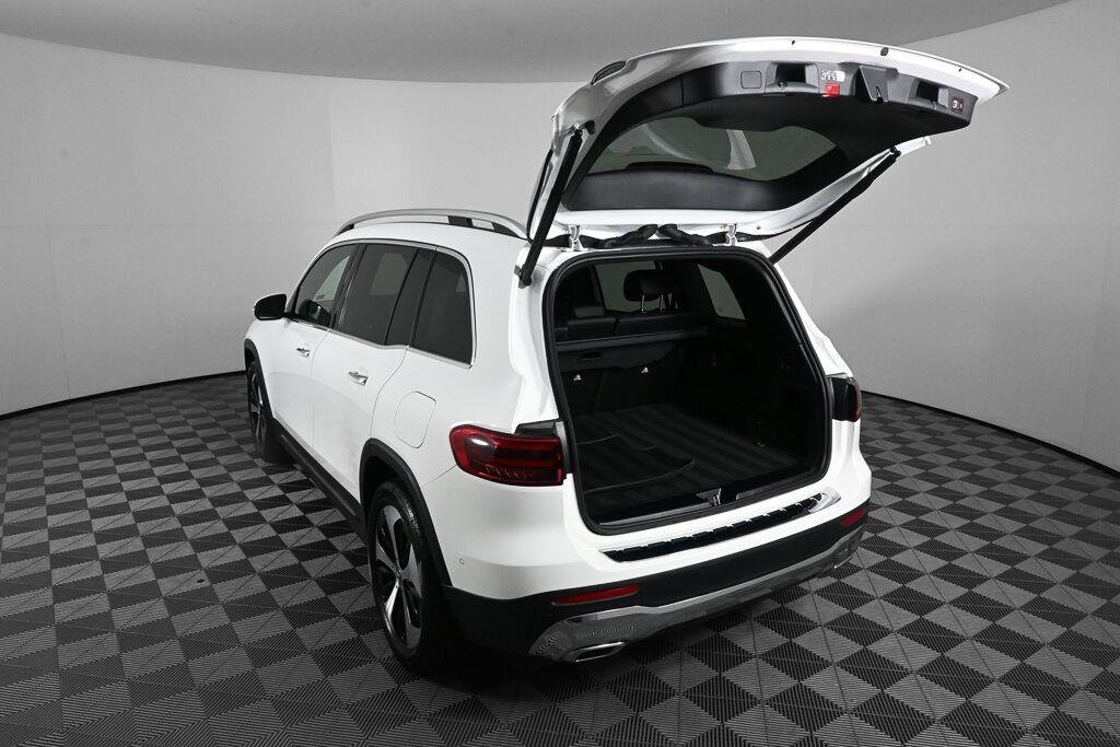 Used 2024 Polar White Mercedes-Benz GLB 250 image 31