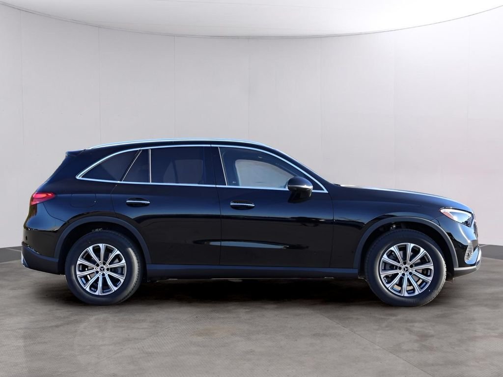 Used 2026 Black Mercedes-Benz GLC 300 image 4