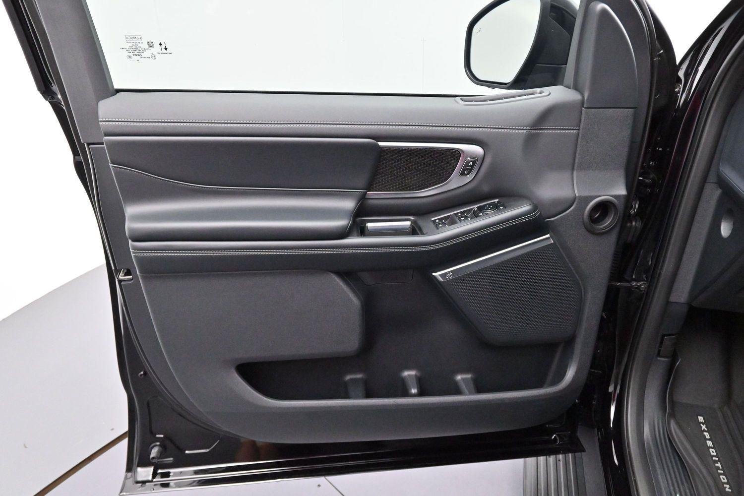 Used 2025 Agate Black Ford Platinum image 16