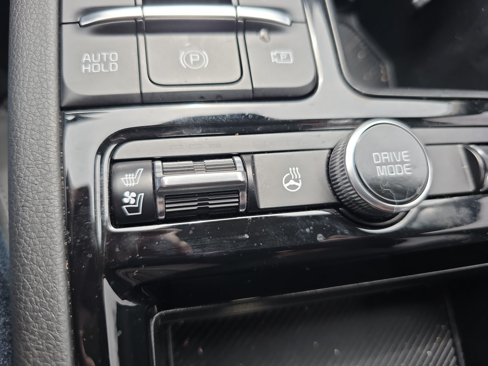 Certified Used 2025 Snow White Pearl Kia EX image 23