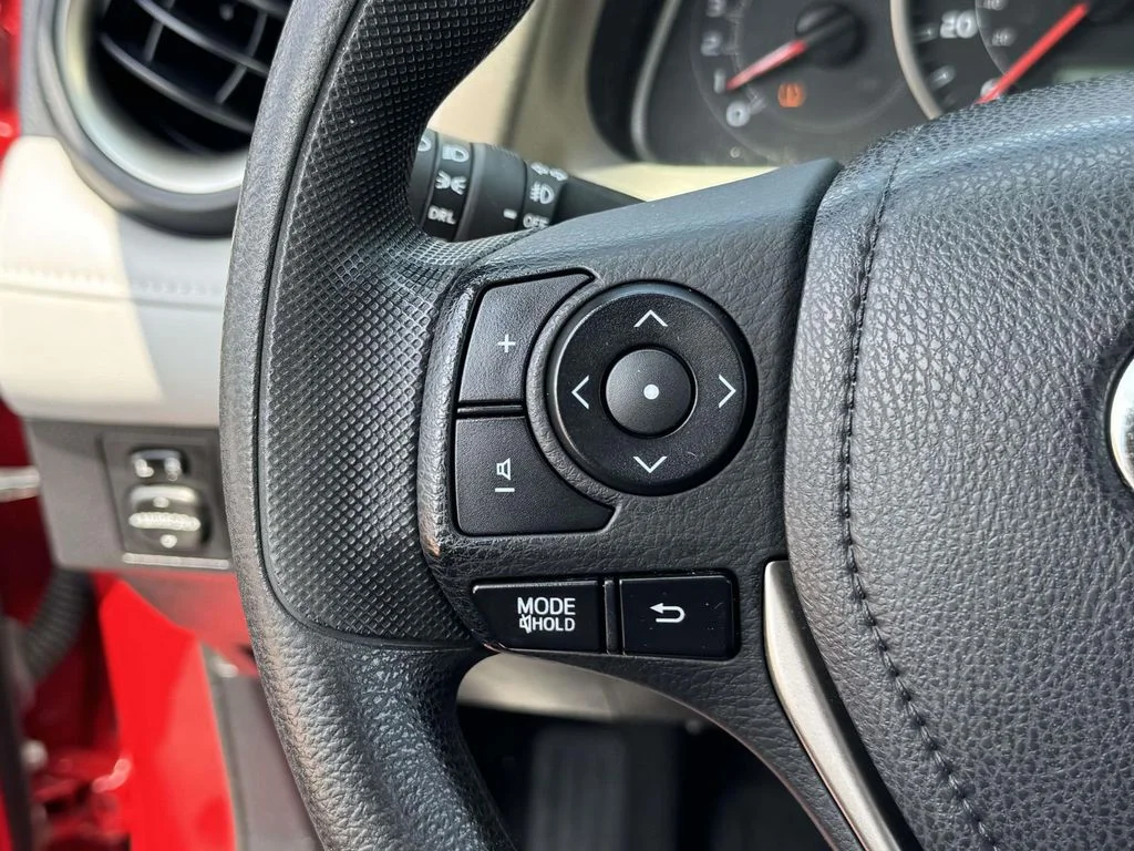 Used 2014 Red Toyota XLE image 22