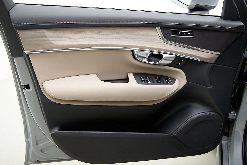 New 2026 Vapour Grey Volvo Plus image 10