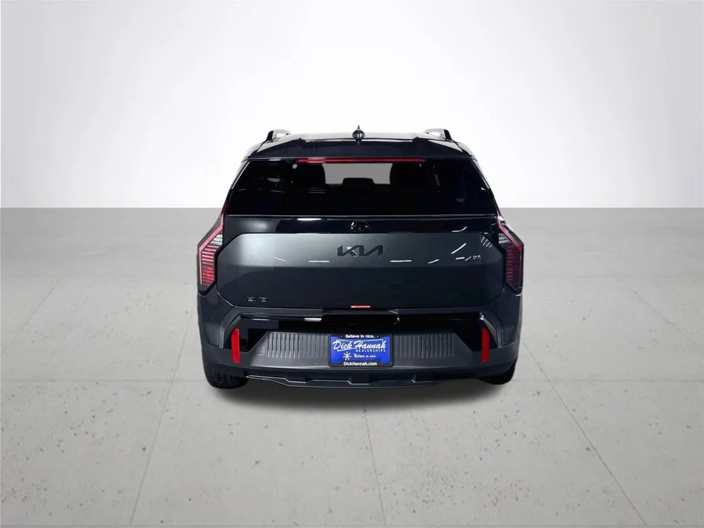 New 2027 Interstellar Gray Kia Wind image 7