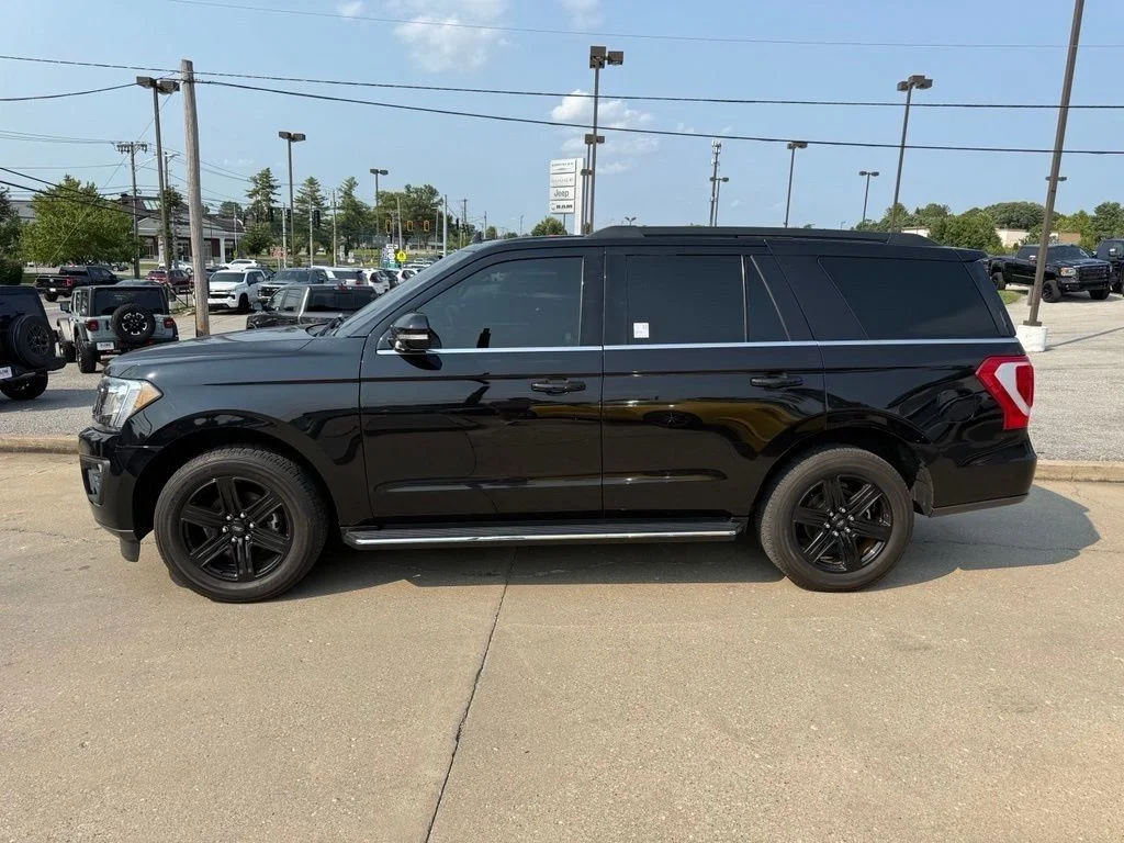 Used 2021 Black Ford XLT image 9