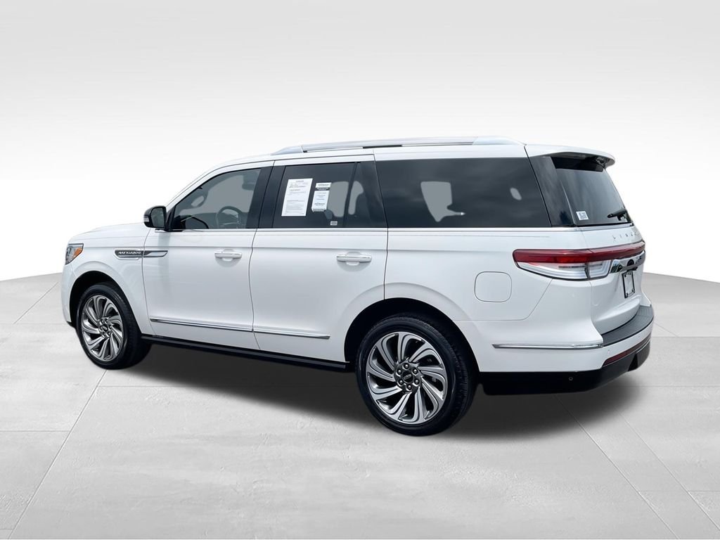 Used 2022 White Lincoln Reserve image 6