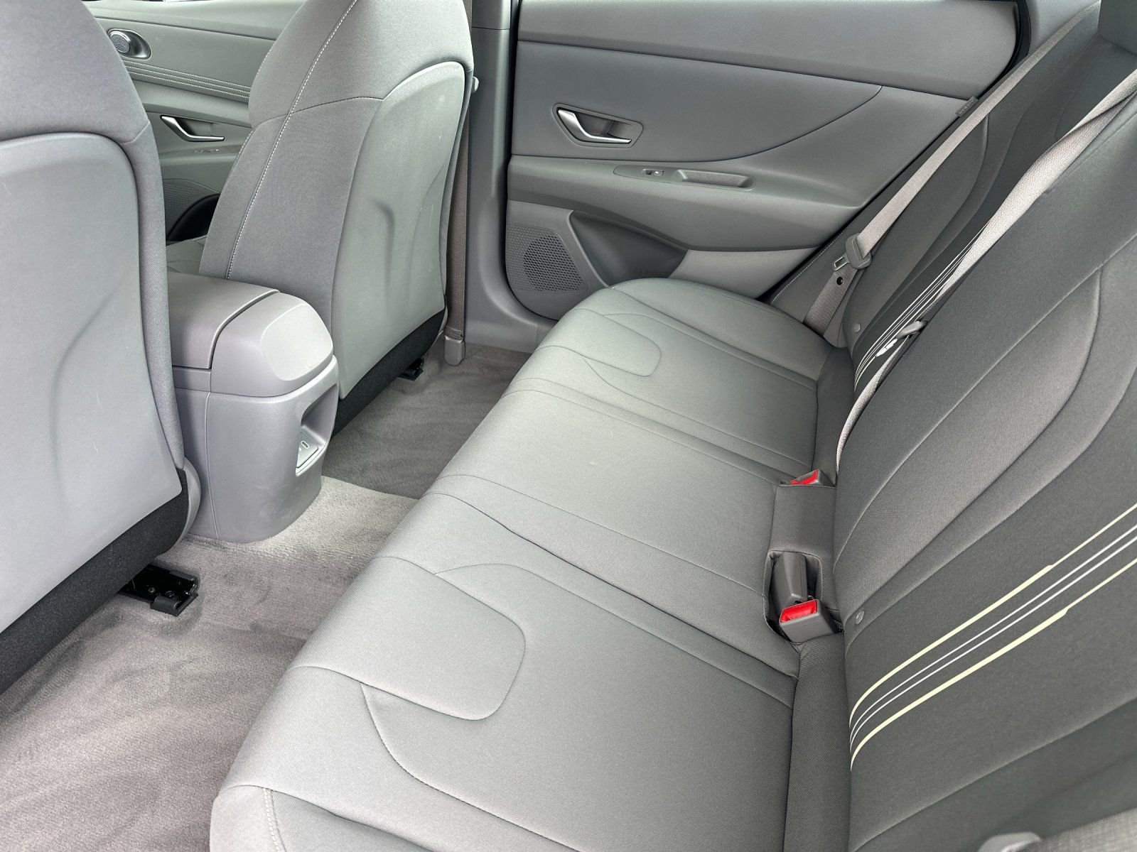 Used 2025 Gray Hyundai SEL Sport image 11