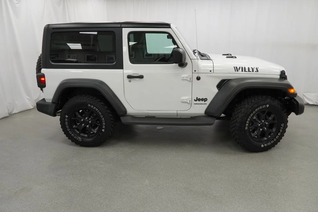 Used 2022 White Jeep Willys image 10