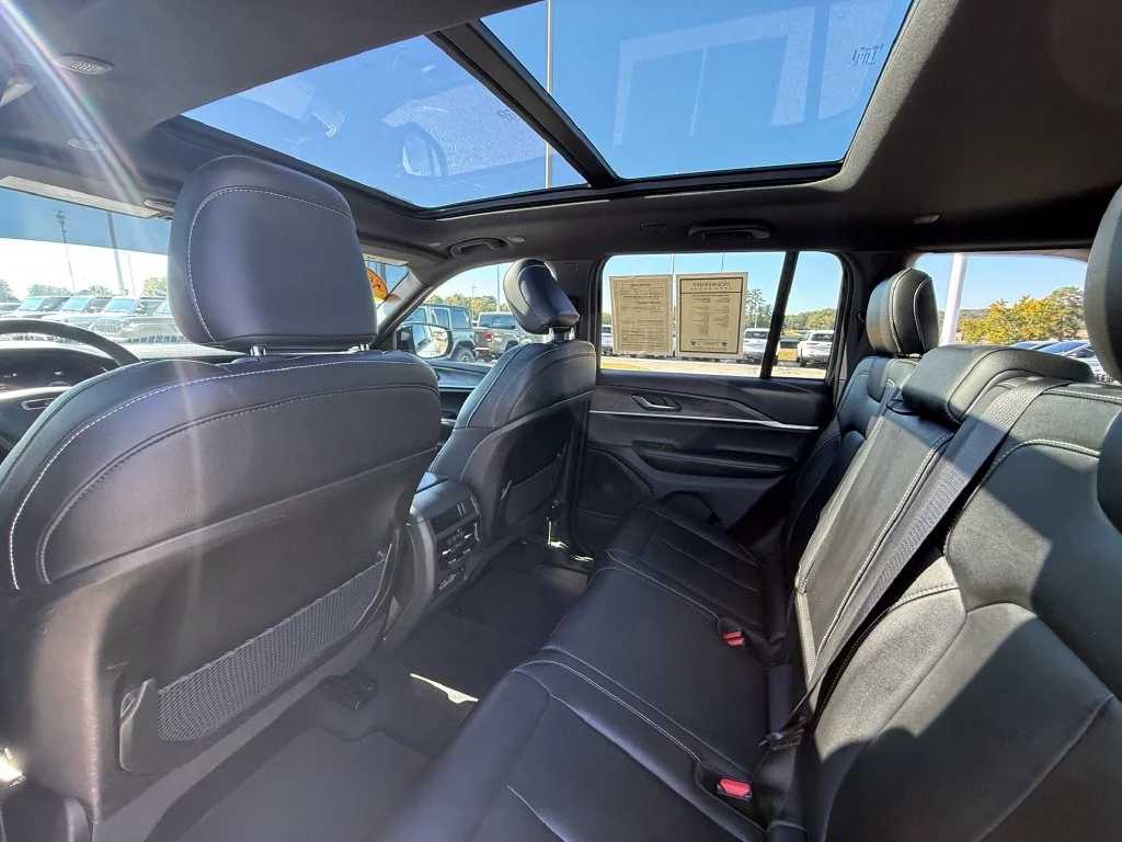Used 2025 White Jeep Limited image 23