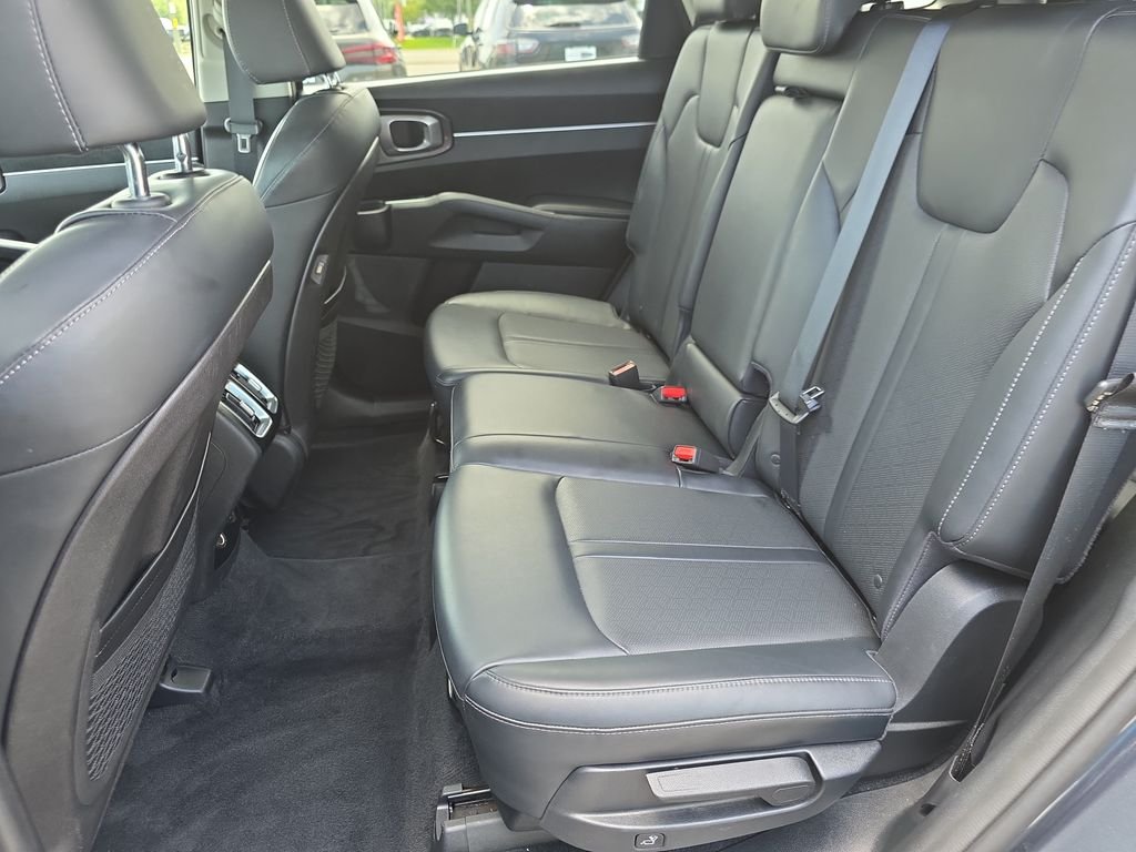 2021 Kia Sorento S - Photo 32