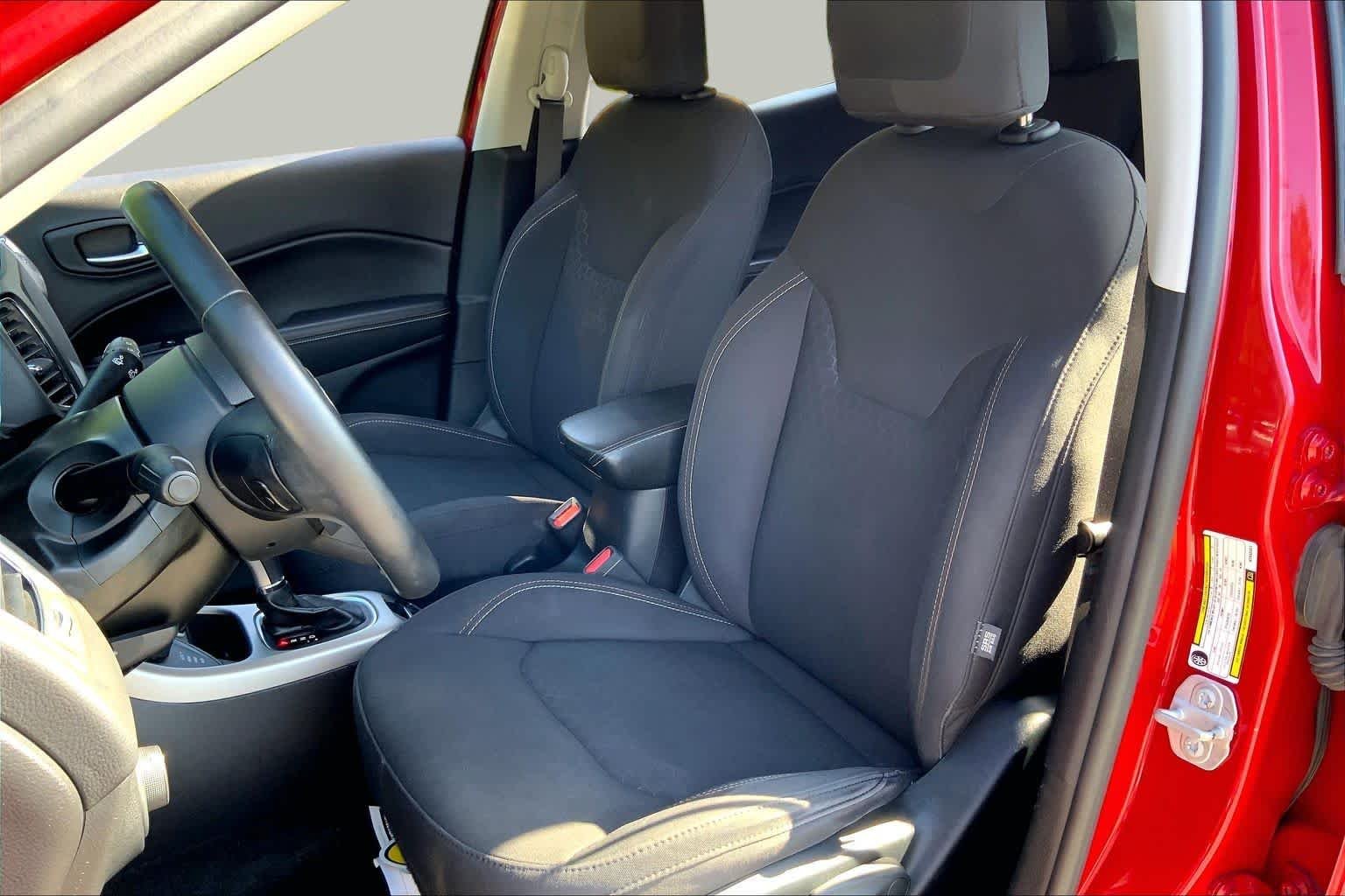 Used 2019 Redline Pearlcoat Jeep Sport image 8