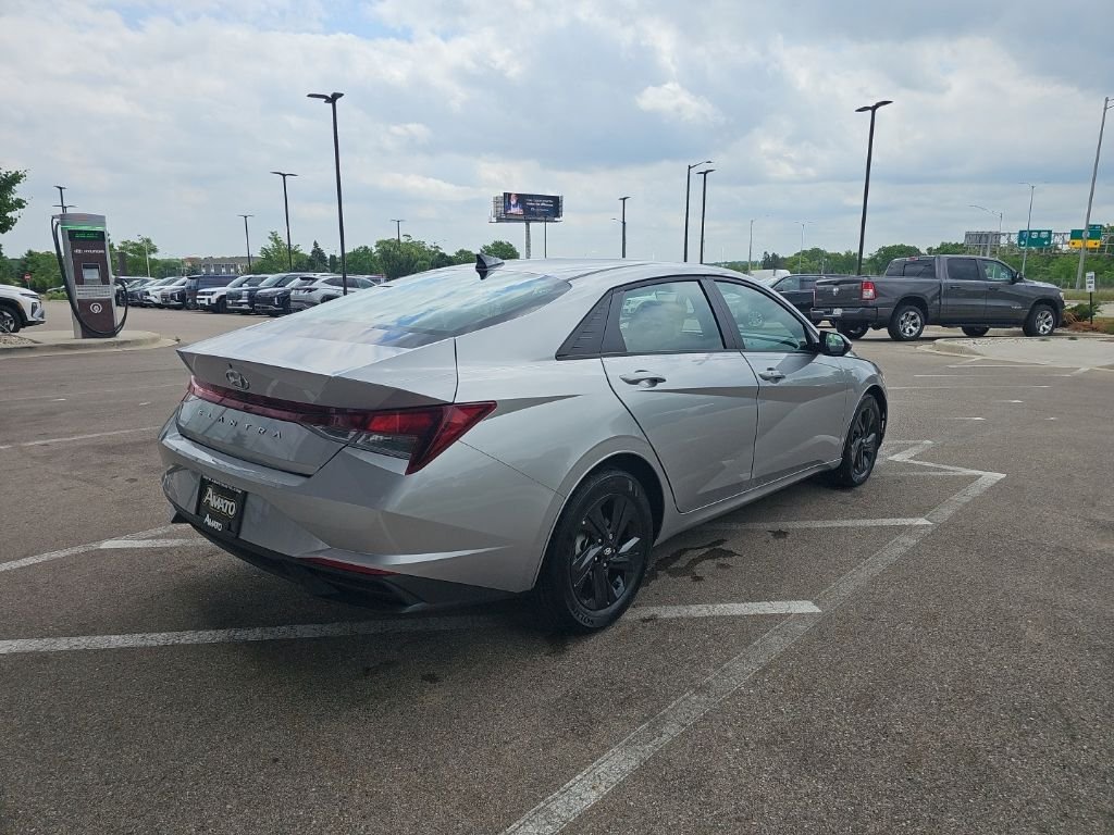 Certified Used 2023 Silver Hyundai SEL image 5